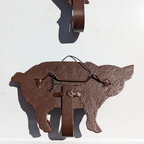 3 Animal Cast Iron Hooks - Cow - Rooster - Pig - Very Cute and Heavy Wall Hooks - Picture 7 of 14